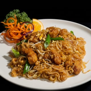 Special Crispy Chicken Pad Thai
